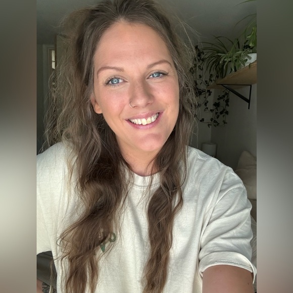 Meet your Posher, Amanda - Picture 1 of 2